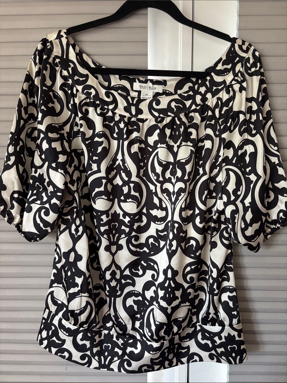 White House Black Market Black & White Patterned Puff-Sleeve Blouse - Picture 1 of 3